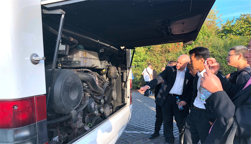Le fabricant de moteurs de camions Heavy Shengkundao accueille la visite des clients internationaux. Comment utiliser des technologies avancées pour optimiser la durabilité et la production efficace du système d'alimentation des camions lourds?